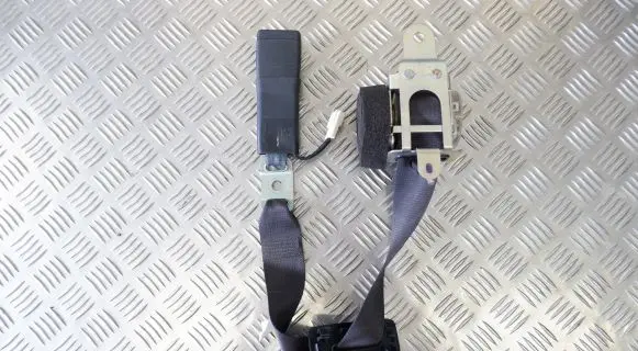Middle seatbelt (rear)