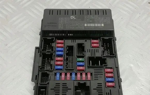 Infiniti Q50 Fuse module 284B73JV0A