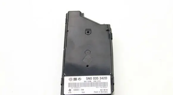 Volkswagen PASSAT B7 AUX in-socket connector 5N0035342D