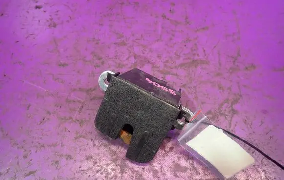 Volkswagen Touran I Tailgate/trunk/boot lock/catch/latch 