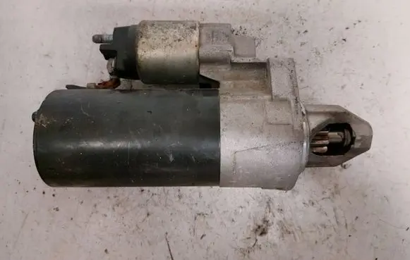 Mercedes-Benz Vito Viano W639 Starter motor A0061514101