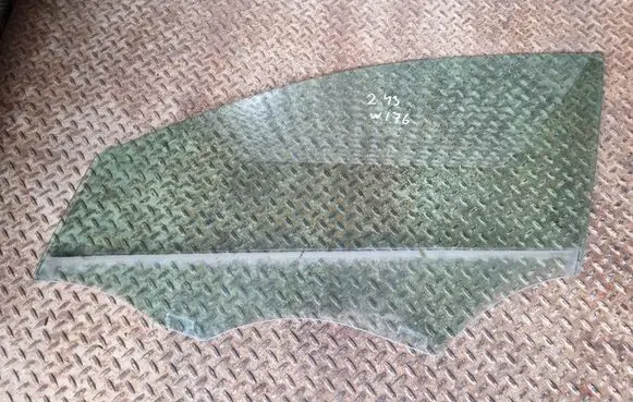 Mercedes-Benz A W176 Front door window glass four-door