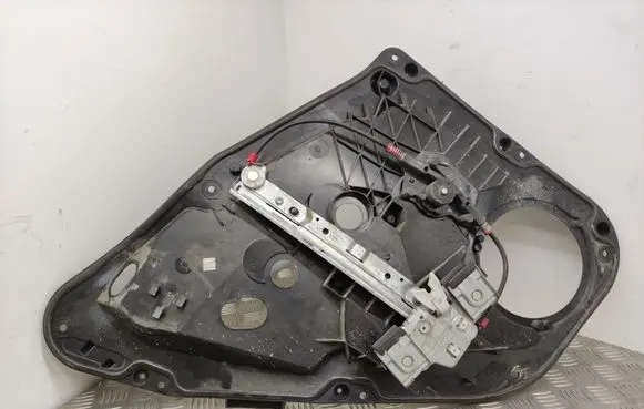 Rear door manual window regulator