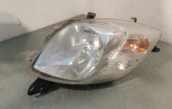 Toyota Yaris Headlight/headlamp