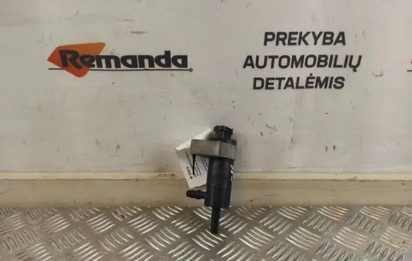 Honda CR-V Headlight washer pump 
