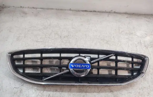 Front bumper upper radiator grill