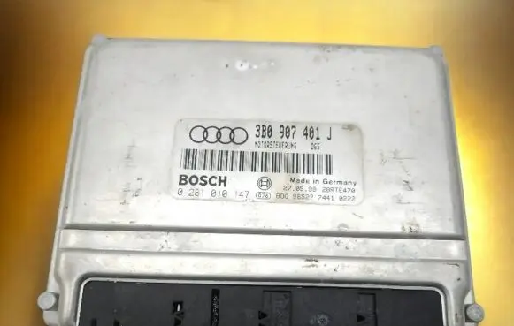 Volkswagen PASSAT B5 Engine control unit/module 3B0907401J