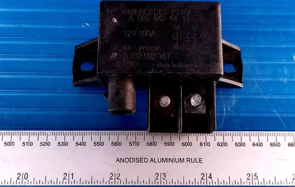 Mercedes-Benz E W211 Charging relay A0025426419 0332002167