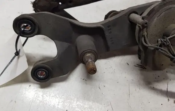 KIA Sorento Front wiper linkage and motor 981003E100