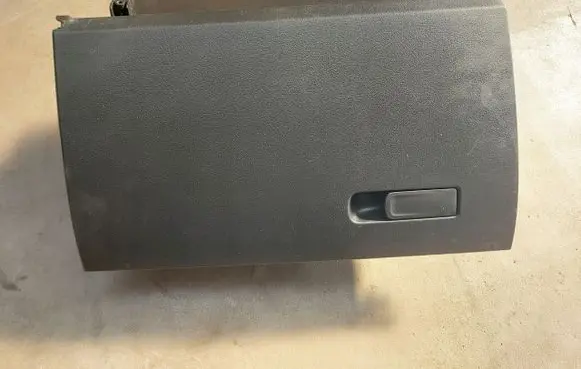 Mercedes-Benz CLA C118 X118 Glove box