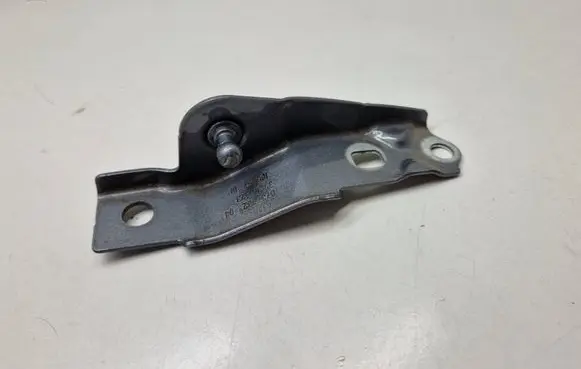 Engine bonnet/hood hinges