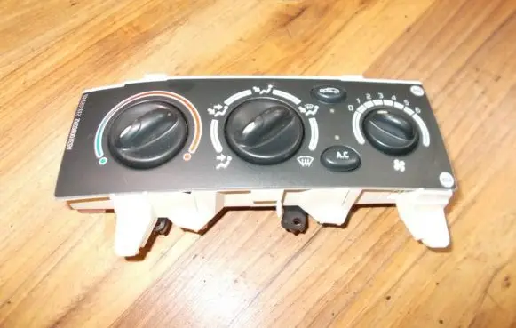 Renault Megane II Climate control unit 651947u