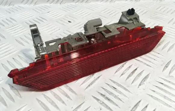 Toyota Yaris Third/center stoplight 52008