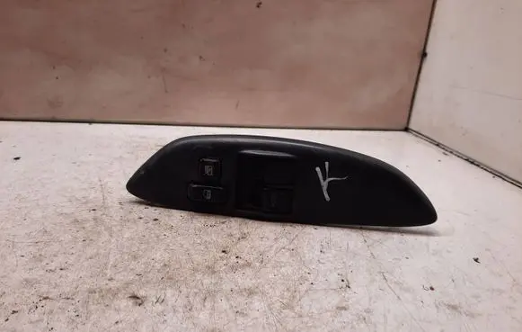Toyota Yaris Electric window control switch 0115044