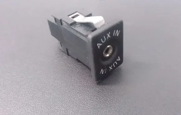 Volkswagen Jetta VI AUX in-socket connector 5M0035724