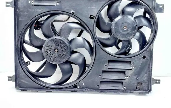 Volvo XC60 Radiator cooling fan shroud P31293777 8240547