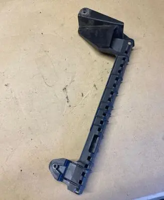 Audi Q7 4L Rear door windshield rail 4L0839067