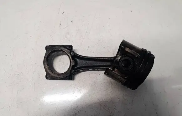 Opel Astra H Piston with connecting rod 