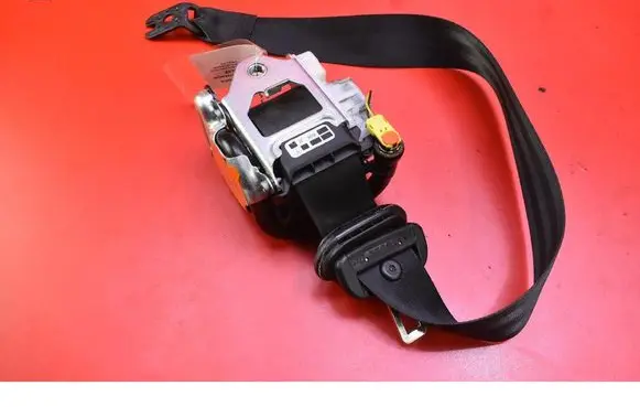 Skoda Octavia Mk3 (5E) Front seatbelt 3066322