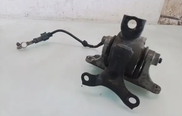 Honda Civic Engine mount bracket