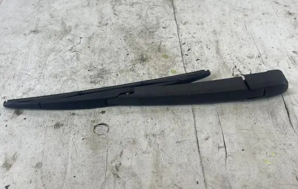 Opel Astra J Rear wiper blade 13256918