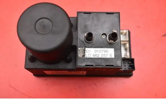 Audi A4 S4 B5 8D Central locking vacuum pump 8L0862257E