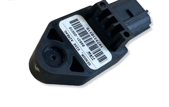 Toyota Avensis T250 Airbag deployment crash/impact sensor 8983105010 197331031D