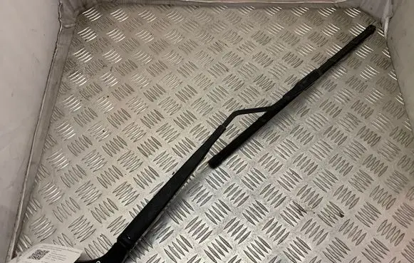 Ford Mustang VI Front wiper blade arm FR3B17B589AA W000054945