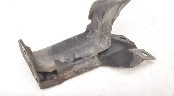 Volvo V60 Radiator mount bracket 