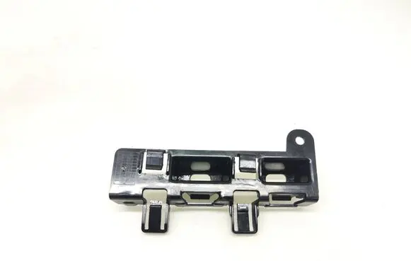 BMW X4 G02 Fender mounting bracket 7469386