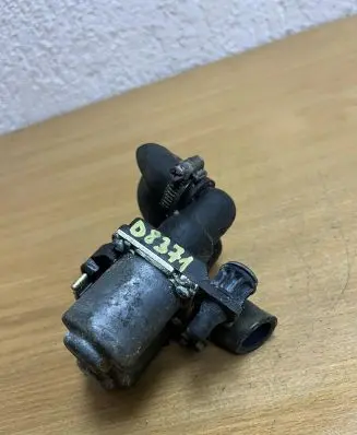 Mercedes-Benz E W124 Coolant heater control valve 4950000002 D8371