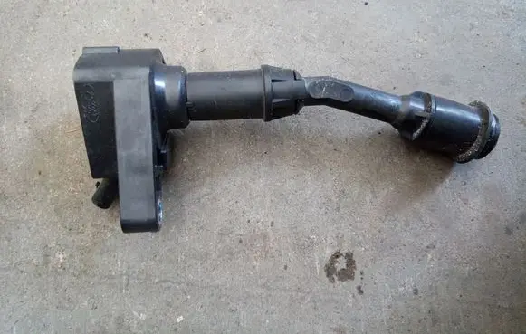 Ford Kuga II High voltage ignition coil DS7G12A366BB