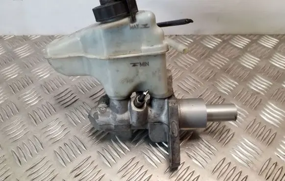 Master brake cylinder