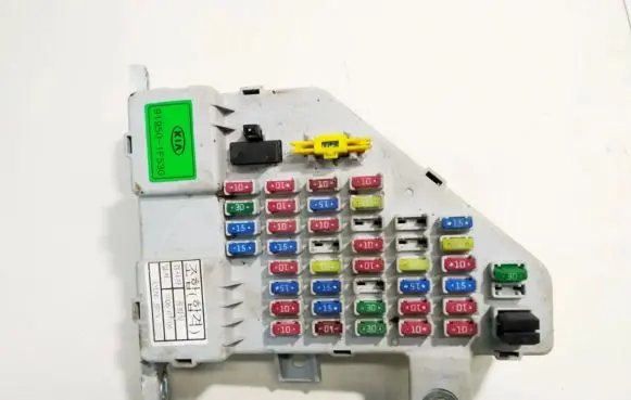 KIA Sportage Fuse box set 91950ak4552 91950-ak-4552