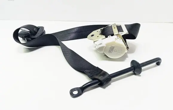 BMW 1 E82 E88 Front seatbelt 34024007A