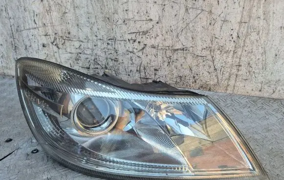 Skoda Octavia Mk2 (1Z) Headlight/headlamp 1Z1941016F 1EL24705202