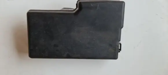 Mazda 5 Fuse box cover C23566760