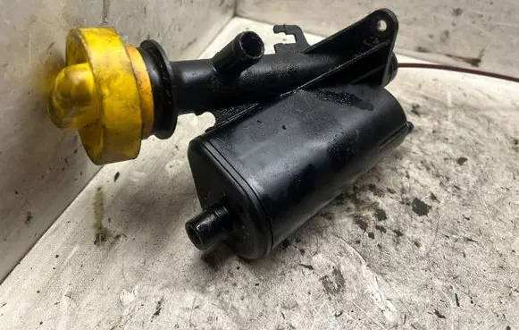 Renault Scenic II - Grand scenic II Oil fill pipe 8200140763