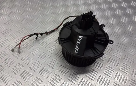Opel Zafira B Front door blower motor 