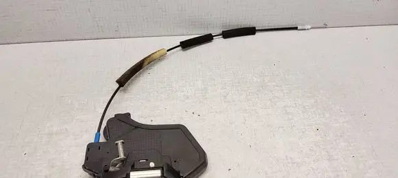Toyota Avensis T250 Rear door lock