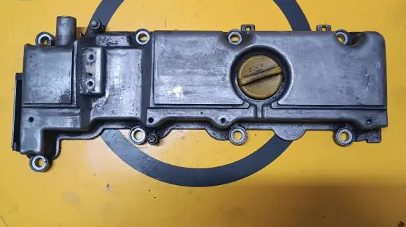 Opel Zafira A Rocker cam cover 90528787