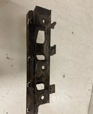 Volkswagen PASSAT B6 Front bumper mounting bracket 3C0807183