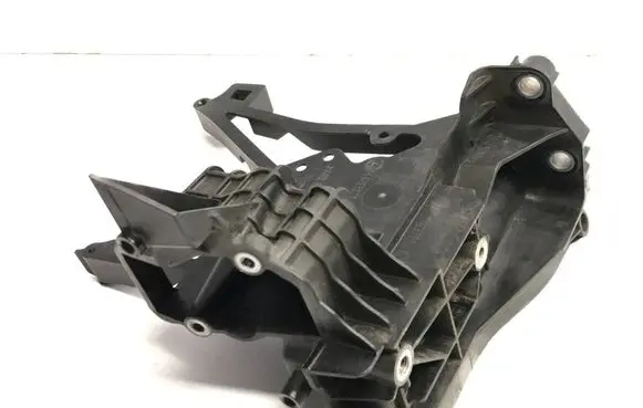 Mercedes-Benz GLC X253 C253 Front bumper mounting bracket A2136206400