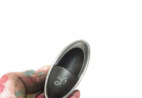 Mercedes-Benz E W211 Tailgate opening switch A2118211758