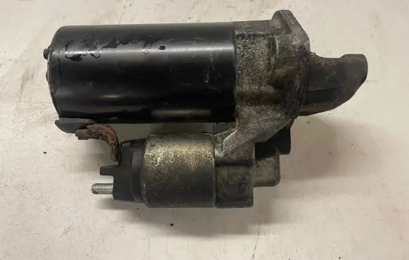 BMW 7 E65 E66 Starter motor 7794952 0001115041