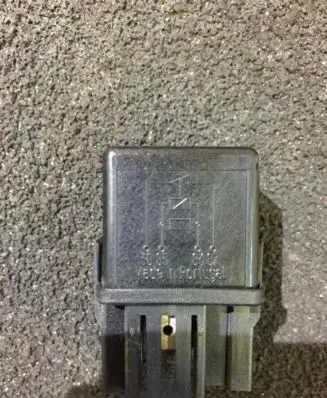 Mitsubishi Carisma Other relay mb953381 v23134-b52-x24012v