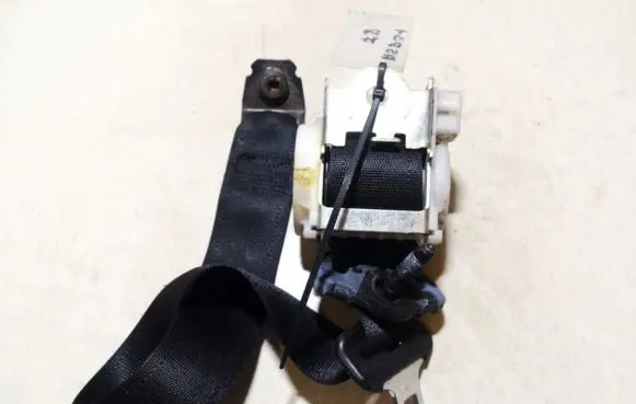 Opel Zafira A Rear seatbelt 040678