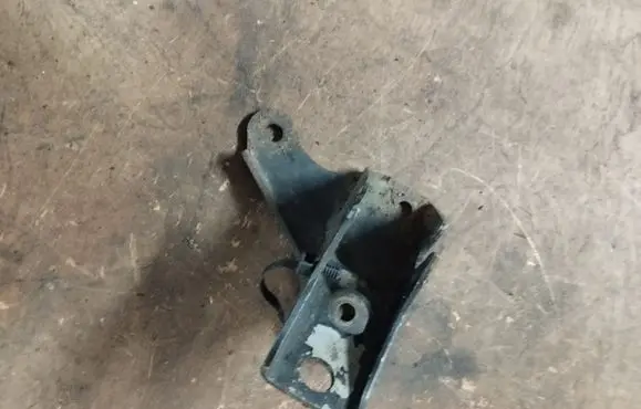 Dodge Durango I Engine mounting bracket 52020257