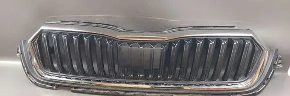Skoda Octavia Mk4 Front bumper upper radiator grill 5E3807723 5E3807724