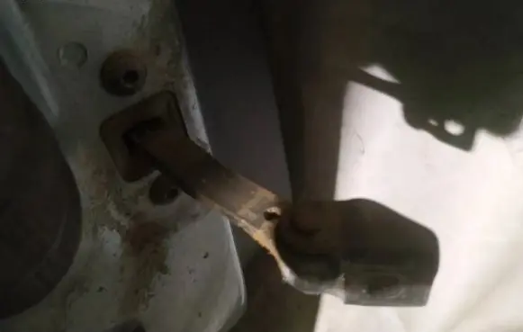 Skoda Octavia Mk2 (1Z) Rear door check strap stopper